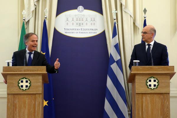 greek-fm-briefs-his-italian-counterpart-on-turkish-illegal-actions-in-cyprus’-ΕΕΖ