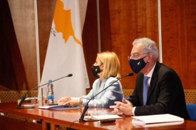 limassol-and-paphos-schools-ready-for-distance-education,-minister-says